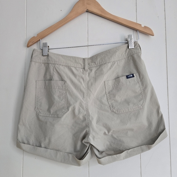 The North Face Women's Beige Cargo Shorts-Size 4 - Picture 8 of 8